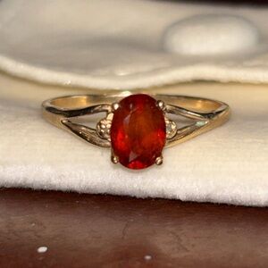 14K Yellow Gold Citrine Ring with 2 Diamonds on either side Size 10